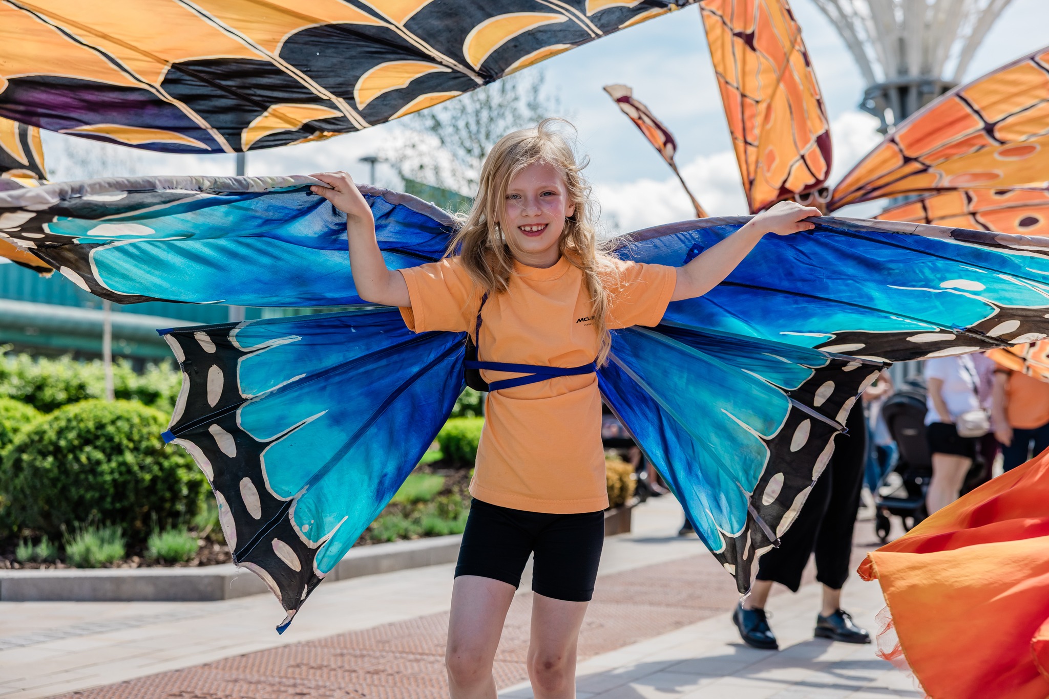 Small Is Beautiful! 🦋 We've been having a lovely time delivering this workshop this season so far. We bring 10 sets of our smaller silk backpack butterflies for young people and their grown ups to try on. From town squares to festival fields, we'd love to bring this lovely workshops to your event. Who doesn't want to be a beautiful butterfly?!

Send us a DM or email hello@cabasacarnivalarts.com if you're interested and we'll send you some more info..

📸 Visit Barnsley

#SmallisBeautiful #CarnivalCostume #Childrensworkshops #Outdoorarts #CabasaCIC